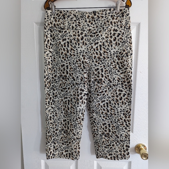 NWOT Zac and Rachel the Ultimate Fit capri pants leopard sz14 - Picture 3 of 4